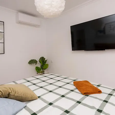 Apartment Modern Stylish & *